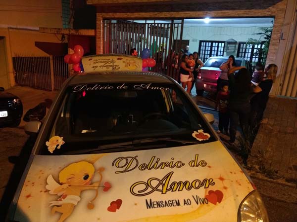 Carro de mensagem ao vivo na vila Formosa