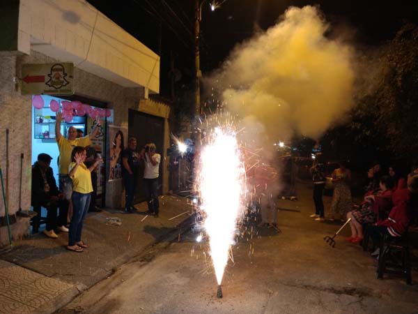 Loucura de amor na zona leste com queima de fogos