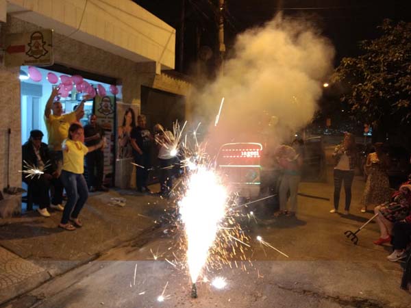 Loucura de amor na zona leste com queima de fogos