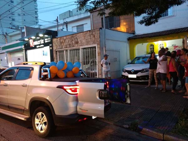 Carro de Mensagem de Aniversário