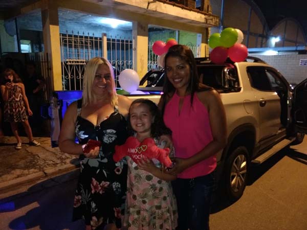 Homenagem com carro de som em Itaquaquecetuba