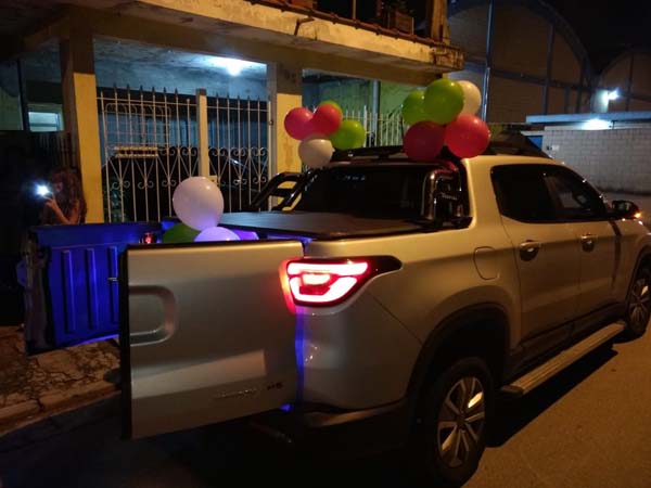 Homenagem com carro de som em Itaquaquecetuba