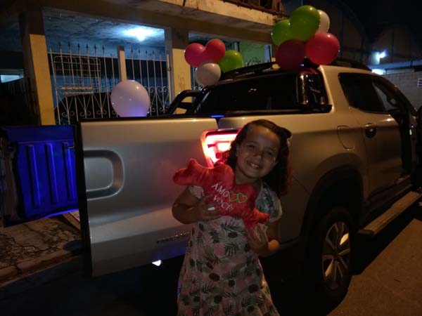 Homenagem com carro de som em Itaquaquecetuba