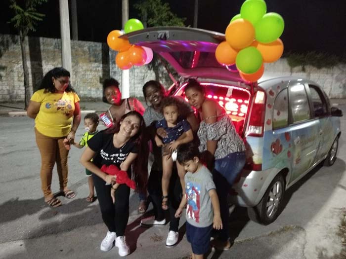 Homenagem com carro de som em Poá