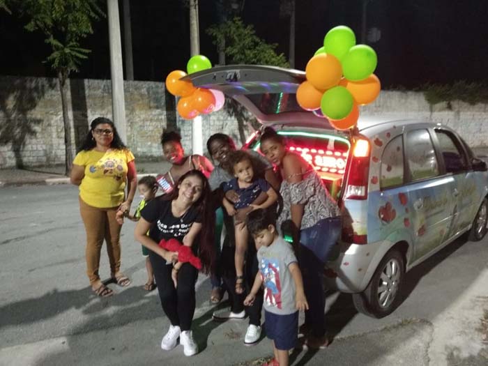 Homenagem com carro de som em Poá
